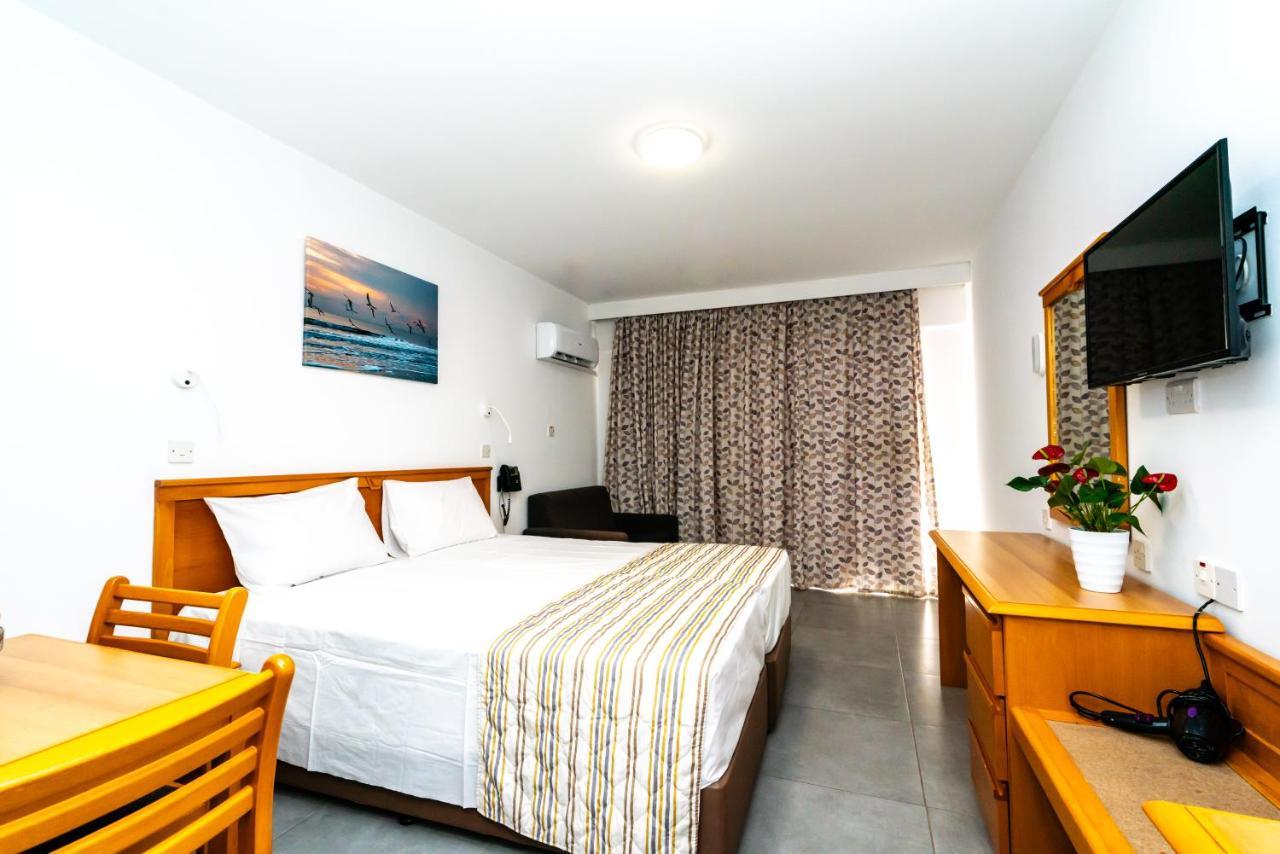 Helios Bay Hotel And Suites Klorakas Buitenkant foto
