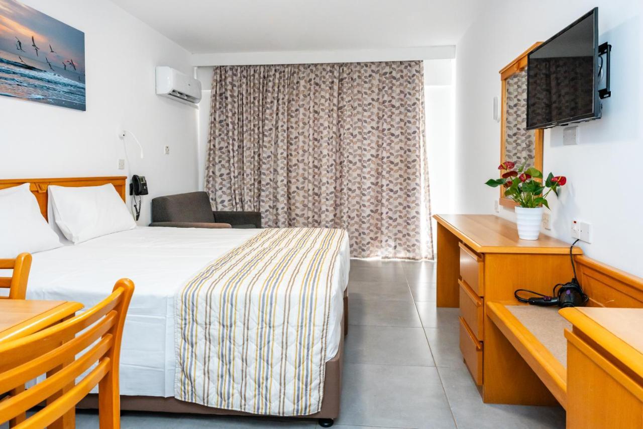 Helios Bay Hotel And Suites Klorakas Buitenkant foto