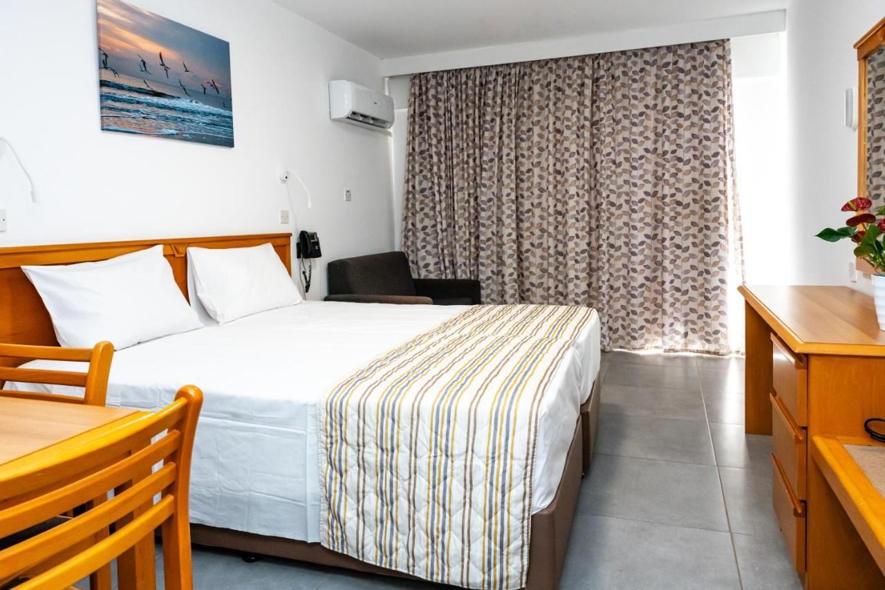 Helios Bay Hotel And Suites Klorakas Buitenkant foto