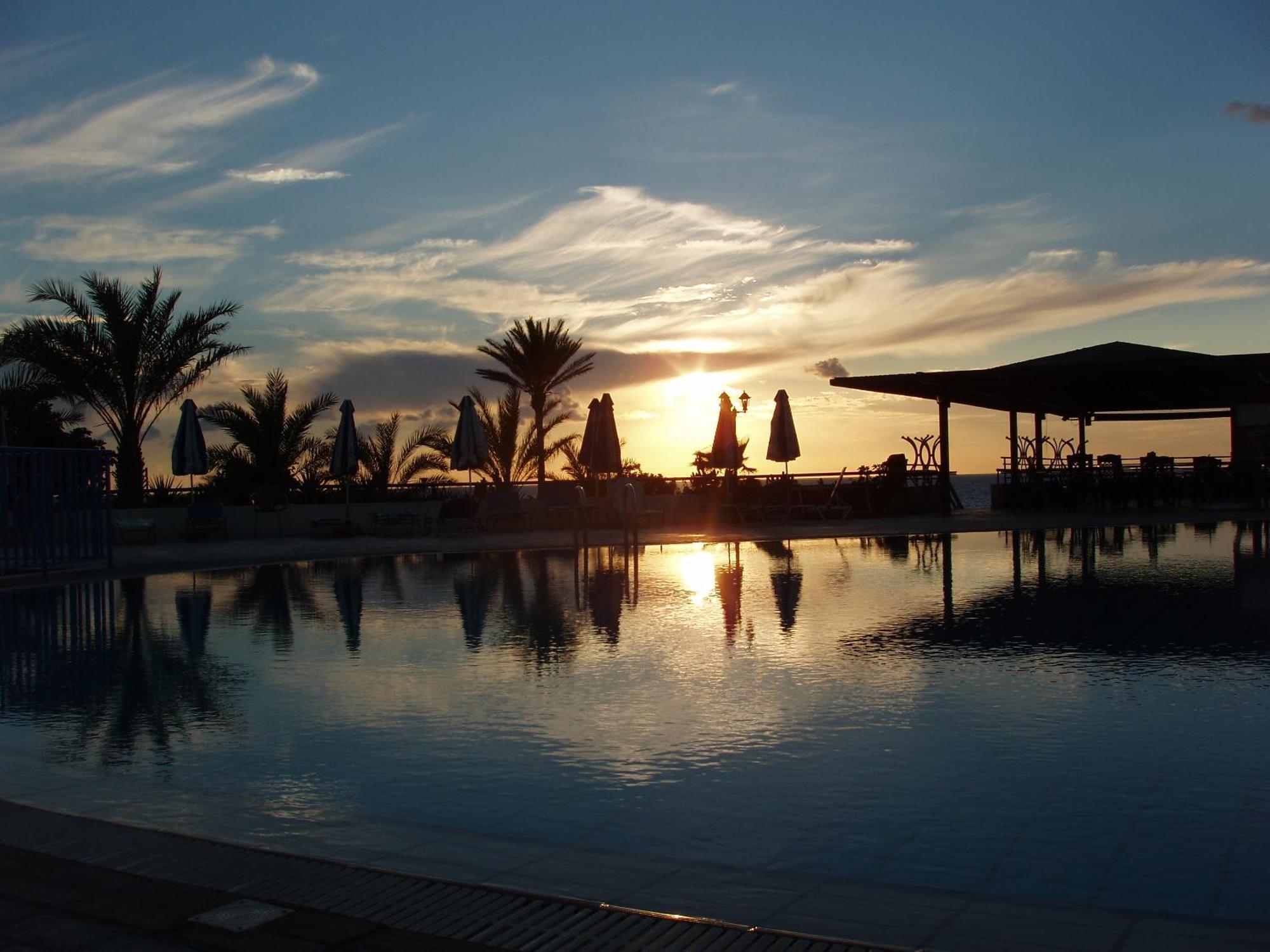 Helios Bay Hotel And Suites Klorakas Buitenkant foto