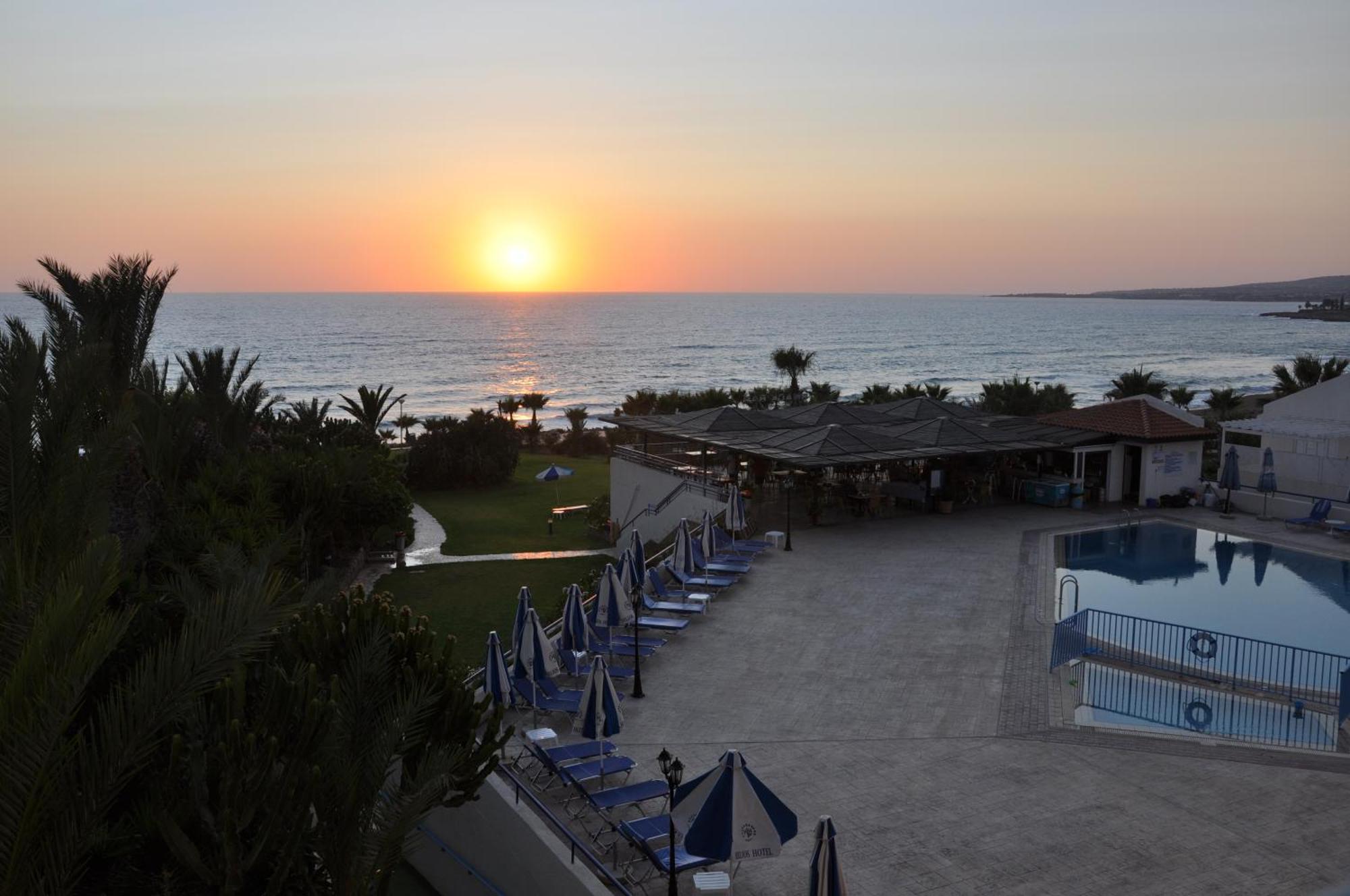 Helios Bay Hotel And Suites Klorakas Buitenkant foto