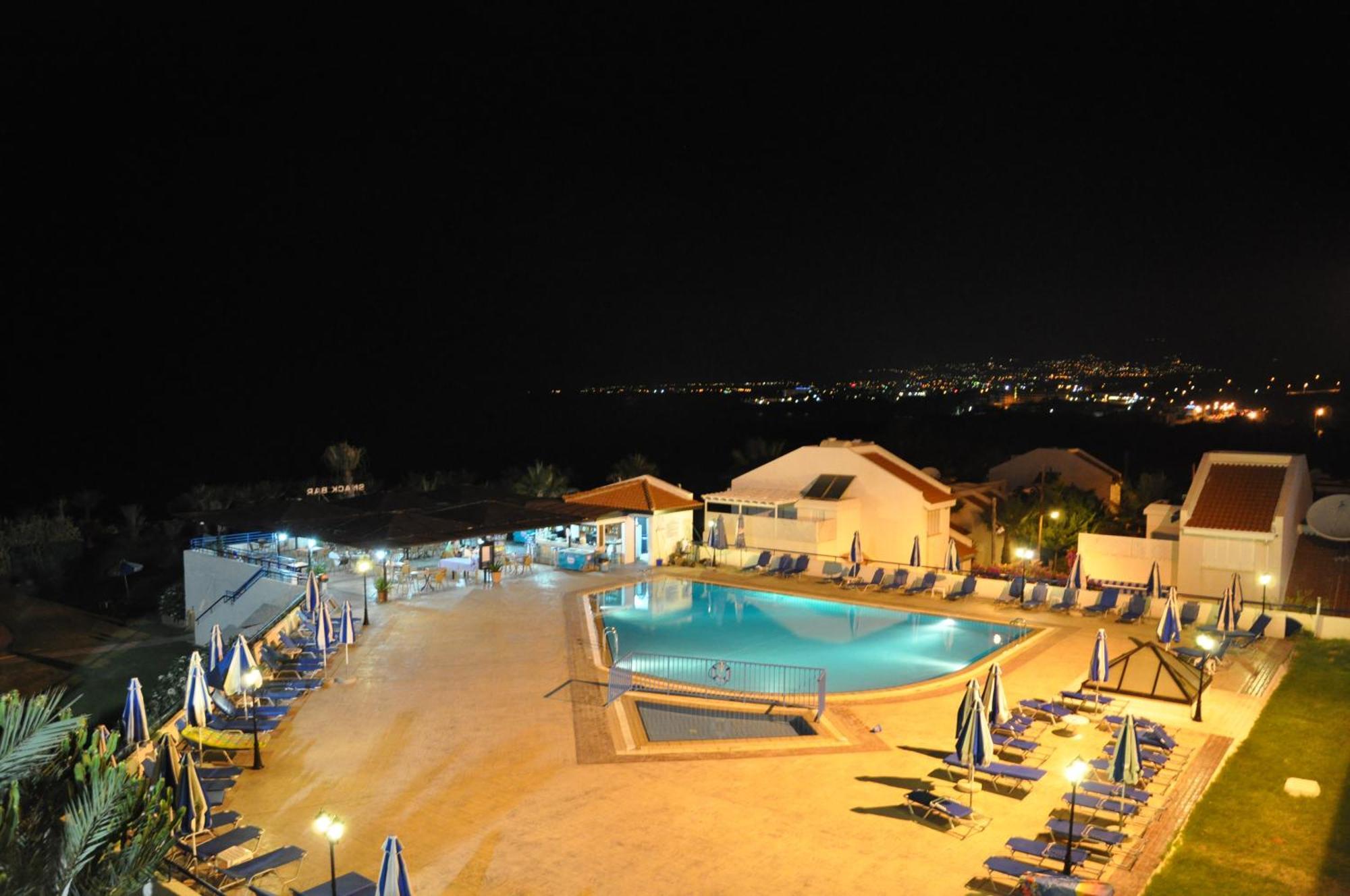 Helios Bay Hotel And Suites Klorakas Buitenkant foto