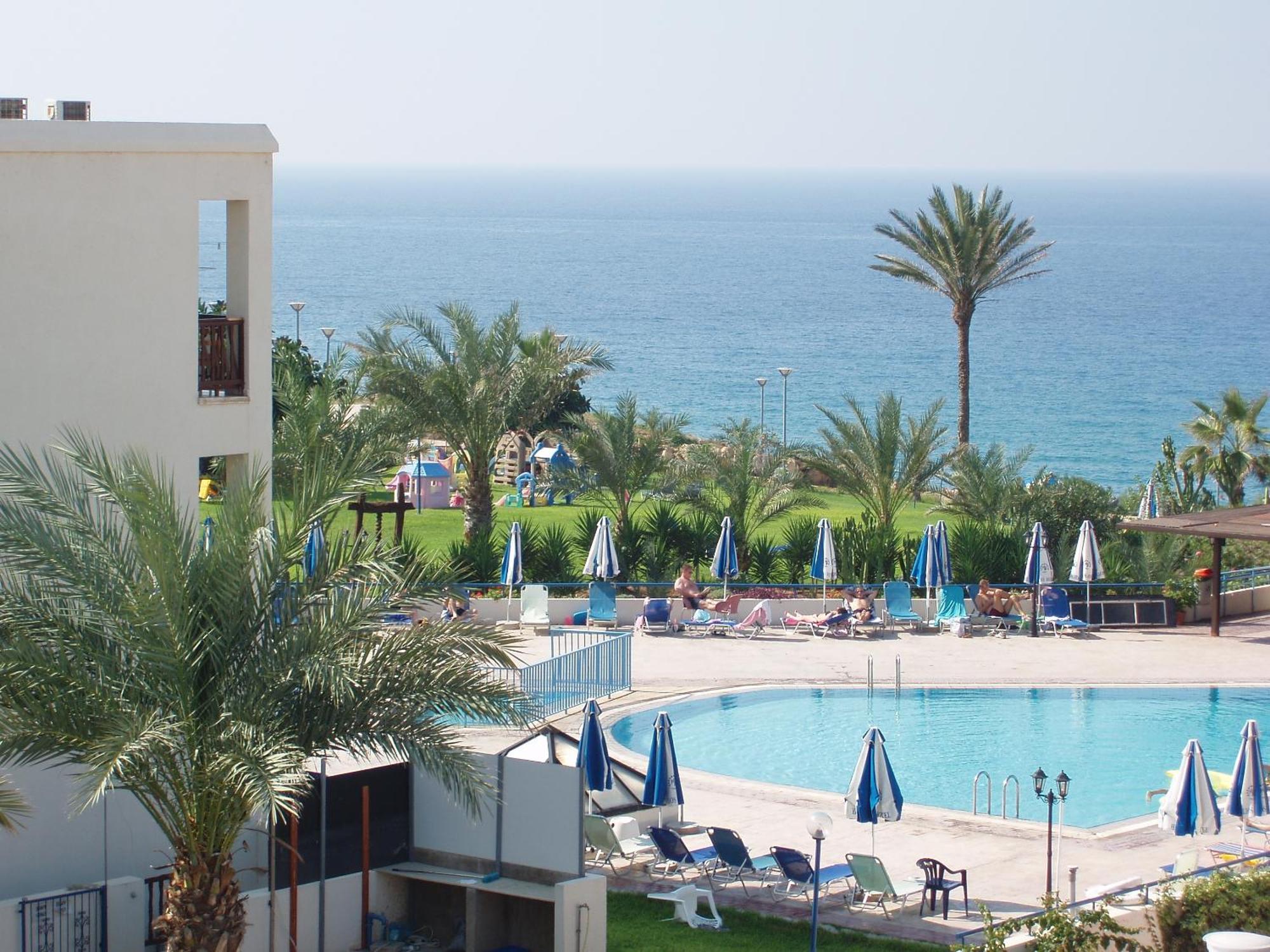 Helios Bay Hotel And Suites Klorakas Buitenkant foto