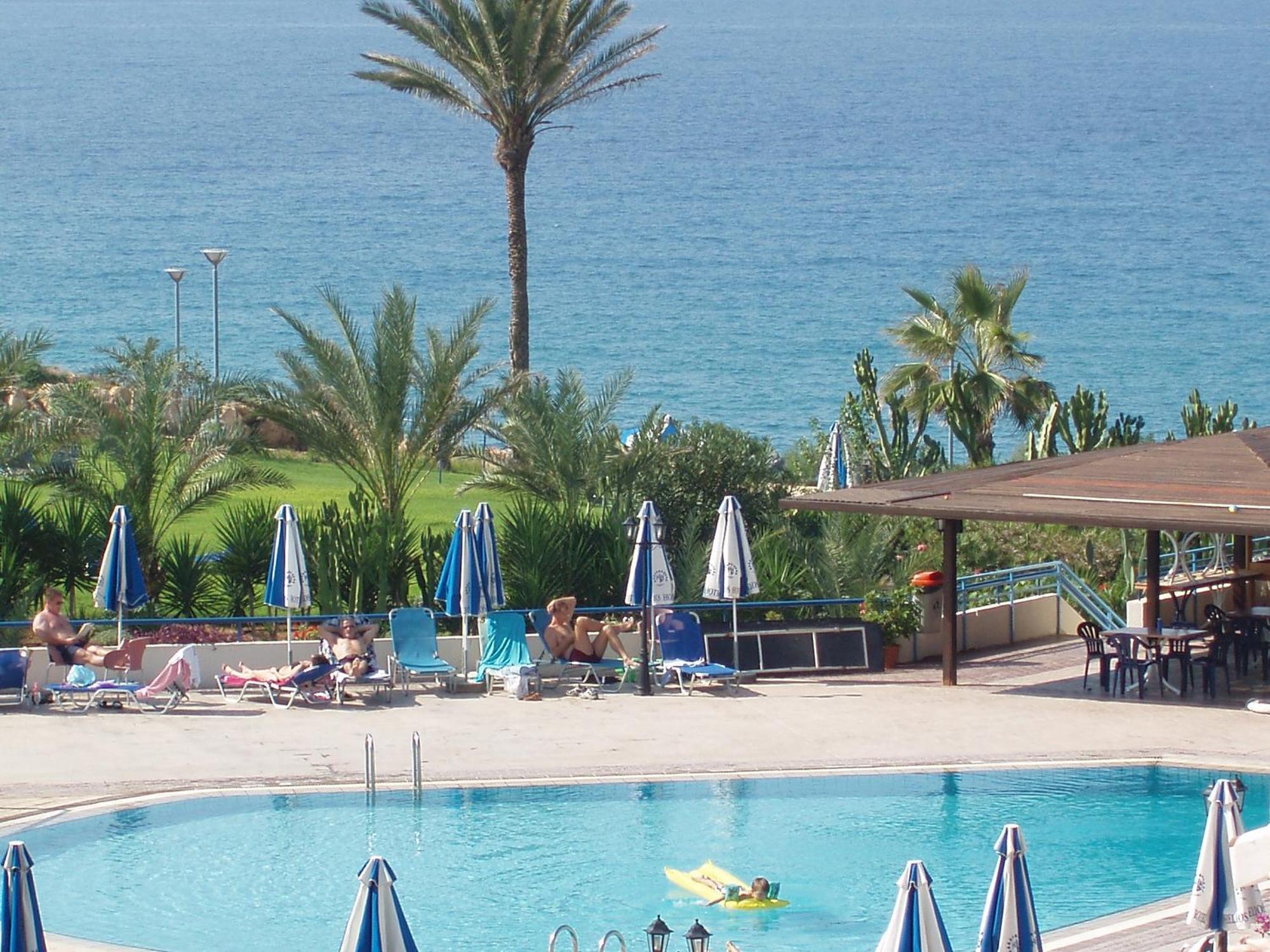 Helios Bay Hotel And Suites Klorakas Buitenkant foto