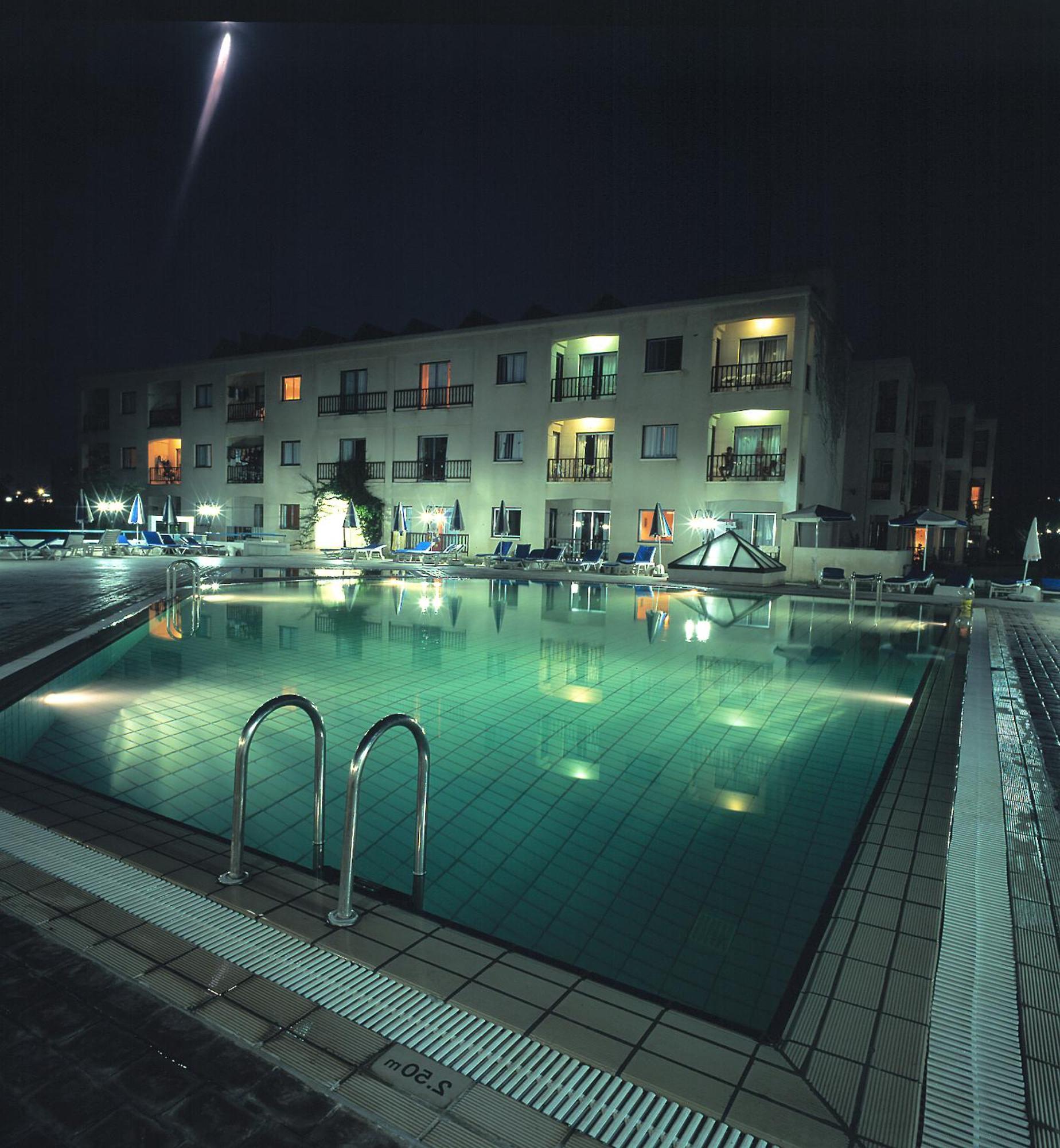 Helios Bay Hotel And Suites Klorakas Buitenkant foto