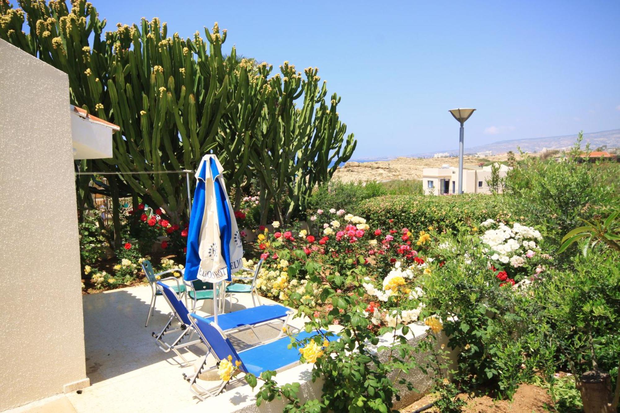 Helios Bay Hotel And Suites Klorakas Buitenkant foto