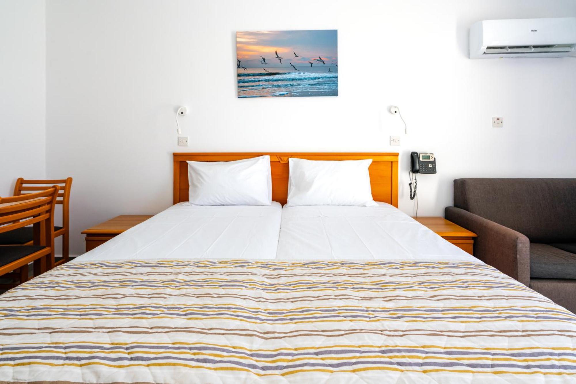 Helios Bay Hotel And Suites Klorakas Kamer foto