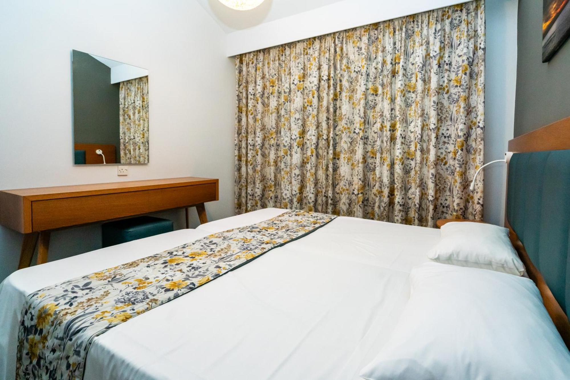 Helios Bay Hotel And Suites Klorakas Kamer foto