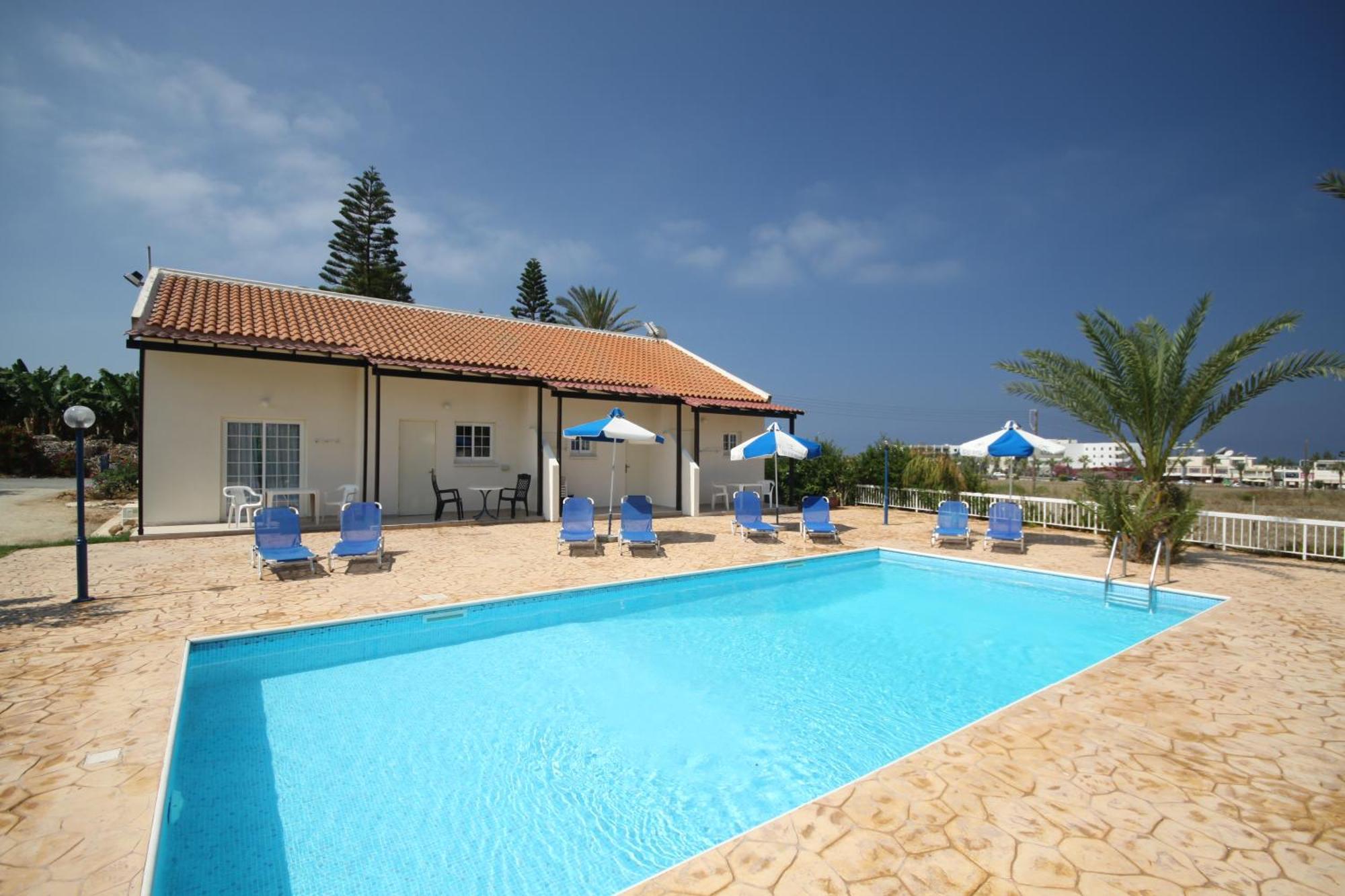 Helios Bay Hotel And Suites Klorakas Buitenkant foto