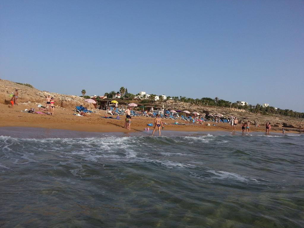 Helios Bay Hotel And Suites Klorakas Buitenkant foto