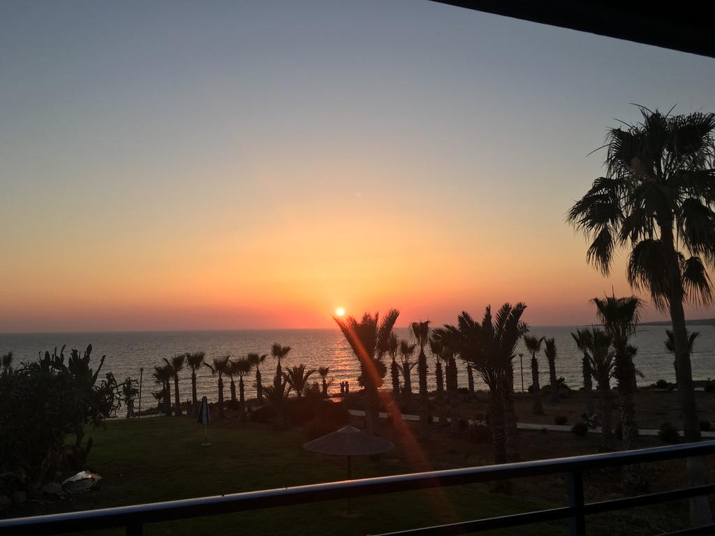 Helios Bay Hotel And Suites Klorakas Buitenkant foto