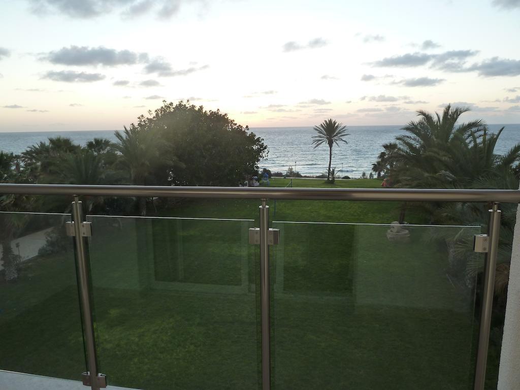 Helios Bay Hotel And Suites Klorakas Buitenkant foto