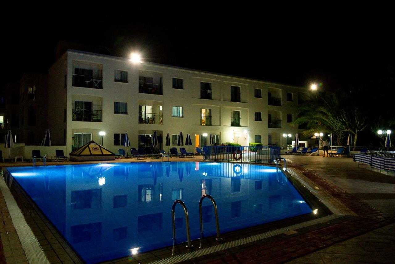 Helios Bay Hotel And Suites Klorakas Buitenkant foto