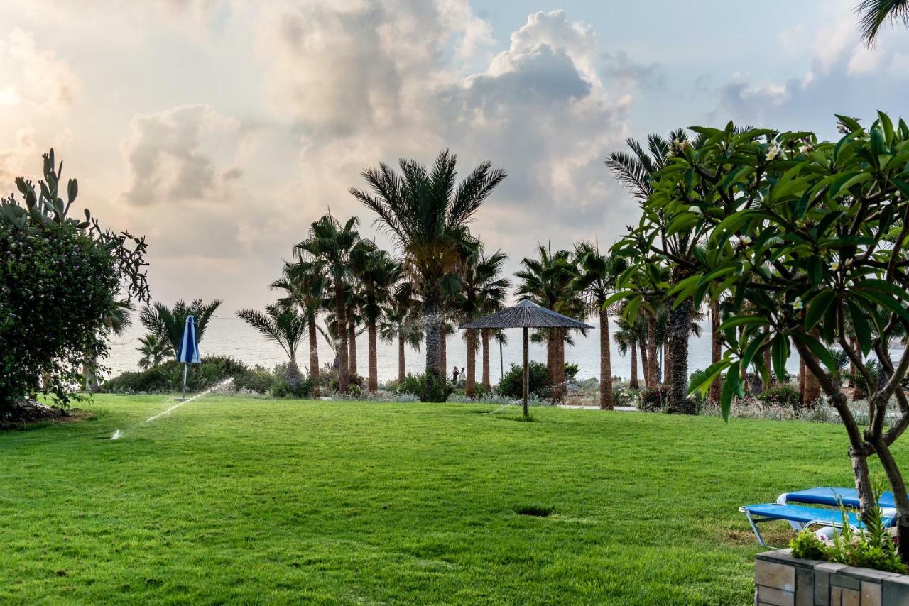 Helios Bay Hotel And Suites Klorakas Buitenkant foto