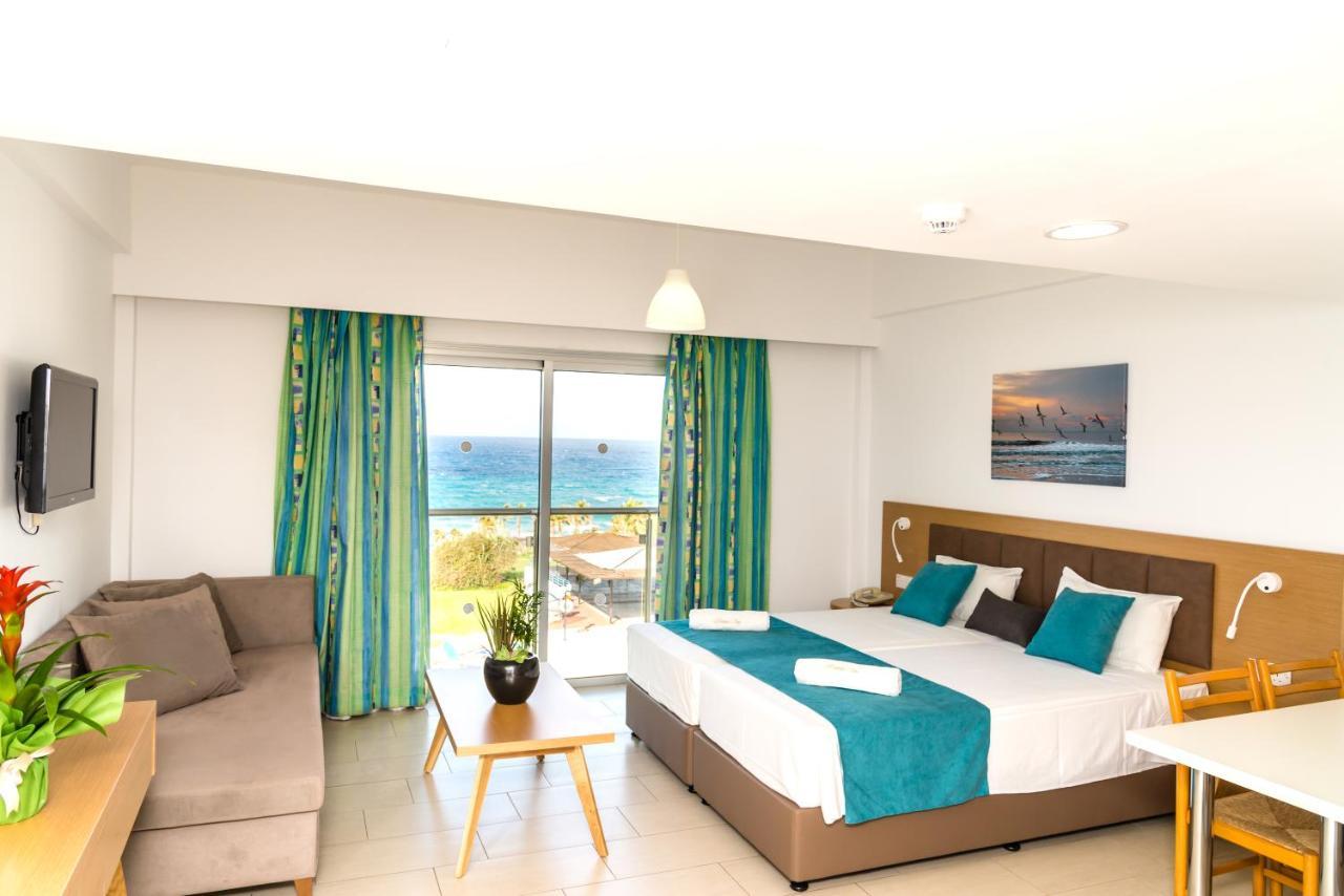 Helios Bay Hotel And Suites Klorakas Buitenkant foto